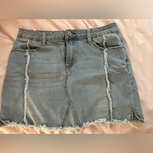 Cute mini skirt size large.